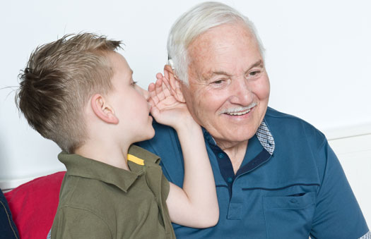 کاهش شنوایی در سالمندان ، یک مشکل رایج در سالمندان