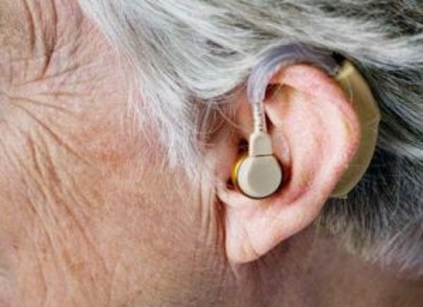 کاهش شنوایی در سالمندان