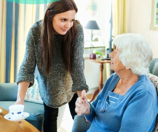 6 توصیه برای حفظ سلامتی مراقبان سالمند 