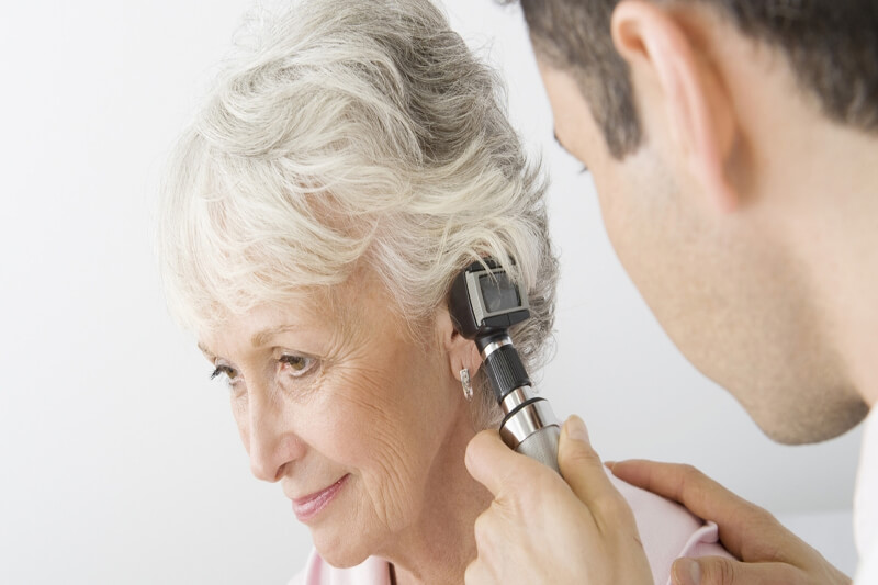 روش‌های صحیح مراقبتی از سالمندان در برابر کاهش شنوایی آنها