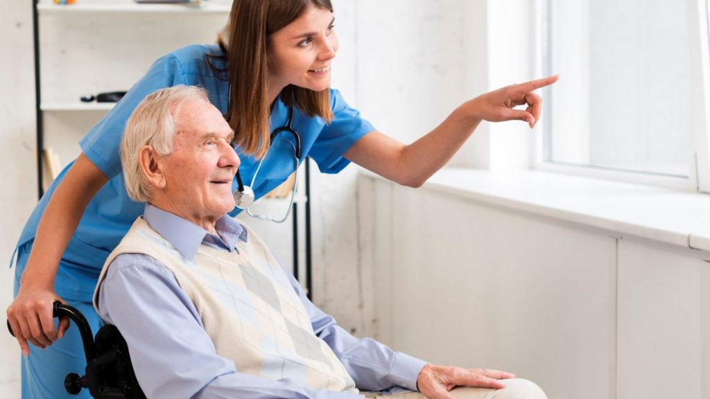 اهمیت پرستاری و مراقبت از سالمند تخصصی