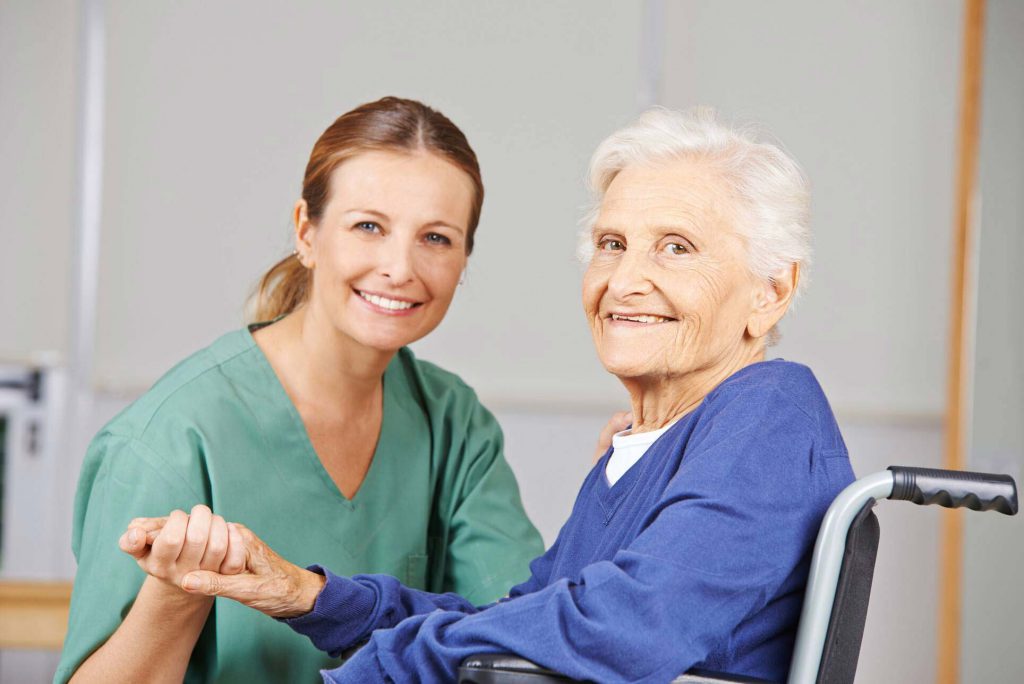 خدمات پرستاری سالمند در منزل و آشنایی با نکات آن