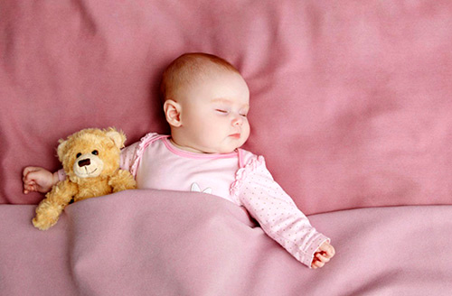 کمک به نوزاد برای خواب در طول شب