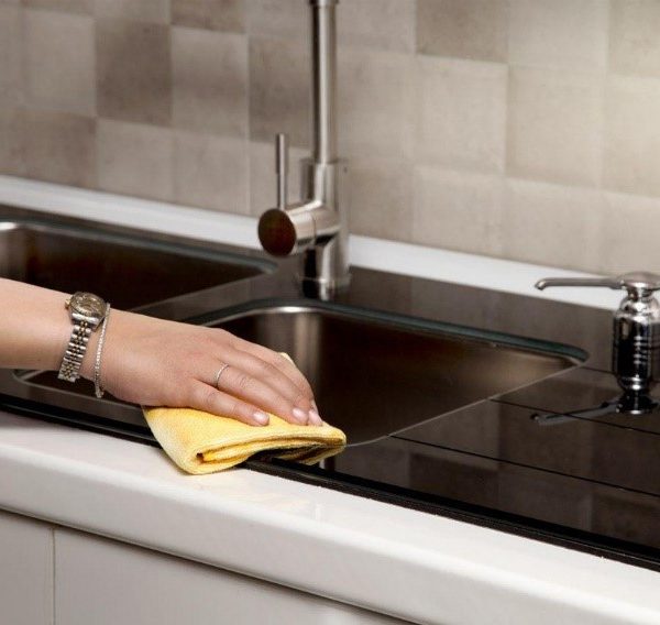 نظافت آشپزخانه | نظافت یخچال و فریزر در نظافت آشپزخانه