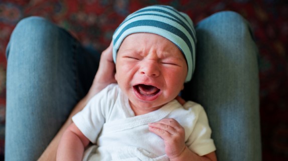 گریه نوزاد | علت گریه نوزاد