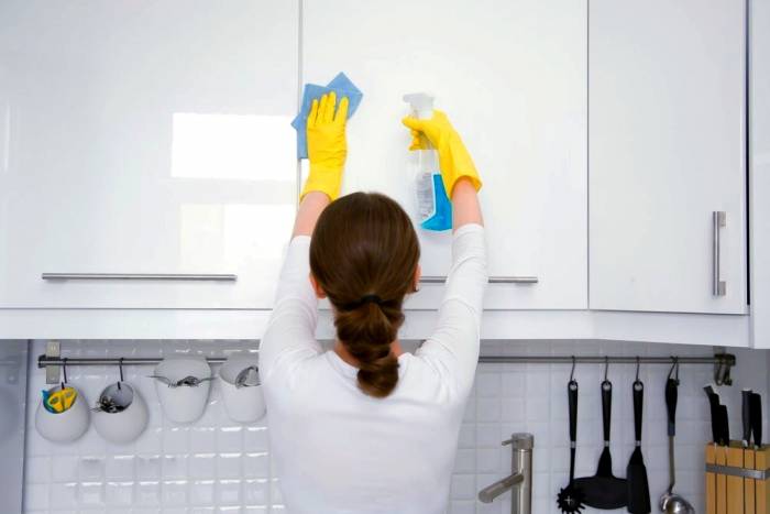 توصیه های شرکت خدماتی شکوفایی در خصوص نحوه تمیز کردن لکه چرب از سطوح مختلف