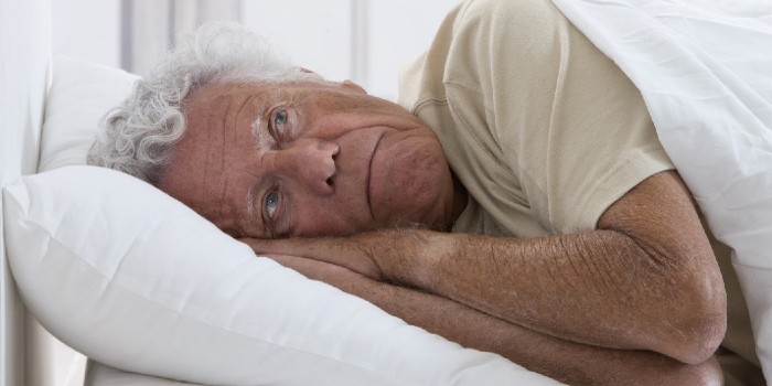 درمان بی خوابی سالمندان بسته به دلیلی‌ست که موجب می‌شود سالمند درگیر این اختلال آزار دهنده بشود.