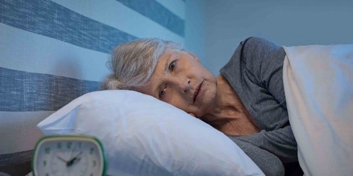 بی خوابی سالمندان با بالا رفتن سن و سال و پیر شدن فرد می‌تواند افزایش پیدا کند. 