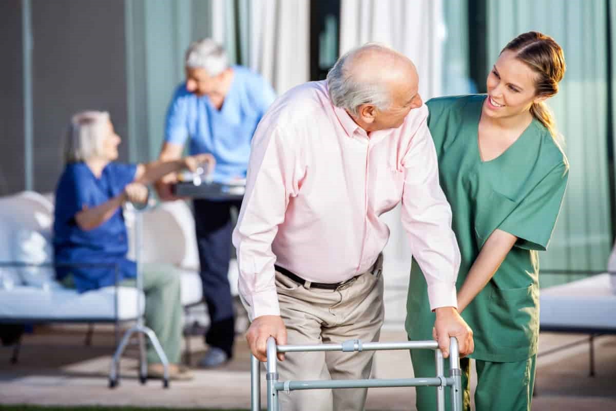 پرستاری سالمند در عید نوروز و نکاتی جهت بهتر انجام دادن آن 