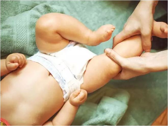 پا گرفتن نوزاد – 6 روش برای کمک به پا گرفتن نوزادان