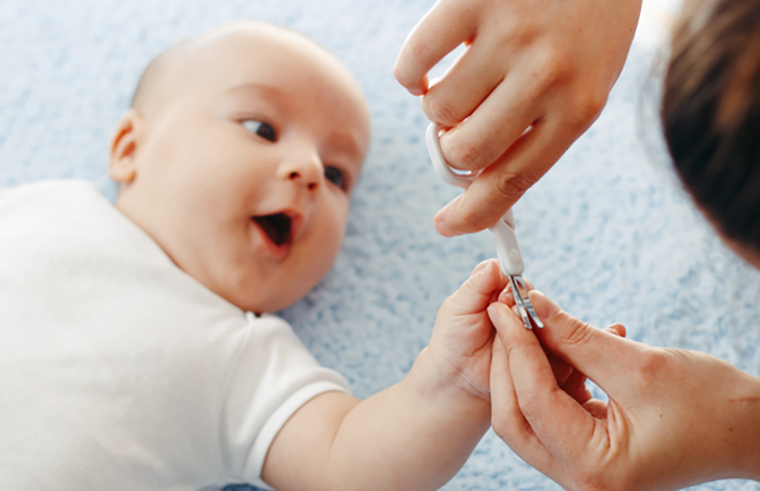 آموزش نحوه گرفتن ناخن نوزاد + نکات لازم