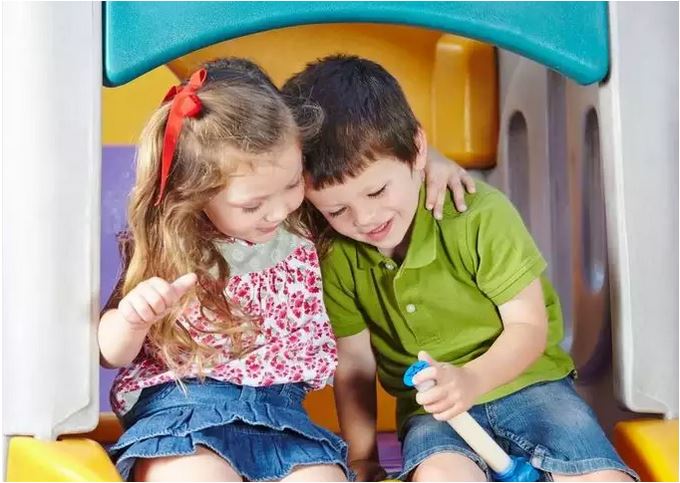 6 مهارت دوست یابی کودکان – چگونه به کودکان خود کمک کنیم تا دوست پیدا کنند؟ 4 6 مهارت دوست یابی کودکان – چگونه به کودکان خود کمک کنیم تا دوست پیدا کنند؟