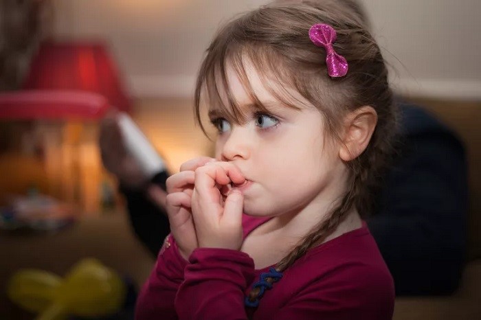 جویدن ناخن در کودکان چه دلیلی دارد