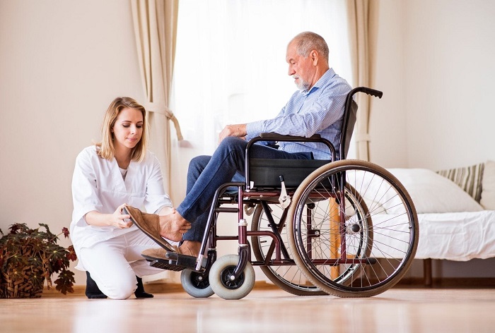 مراقبت از سالمندان در خانه + 14 نکته مهم