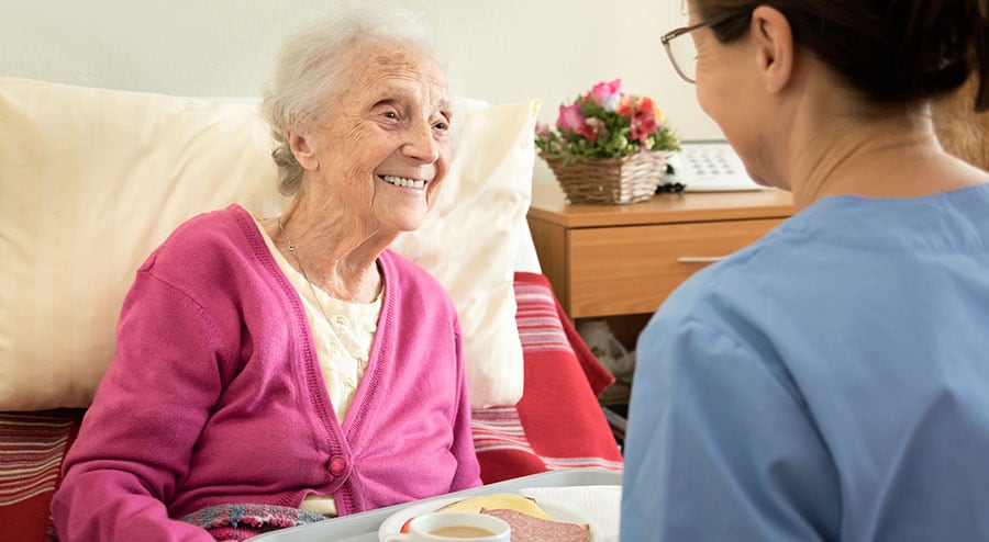 مراقبت از سالمندان در منزل یا خانه سالمندان ؟
