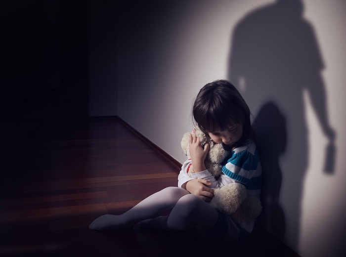 اثرات کودک آزاری و بی توجهی به کودکان و نوجوانان