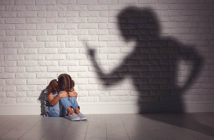 اثرات کودک آزاری و بی توجهی به کودکان و نوجوانان