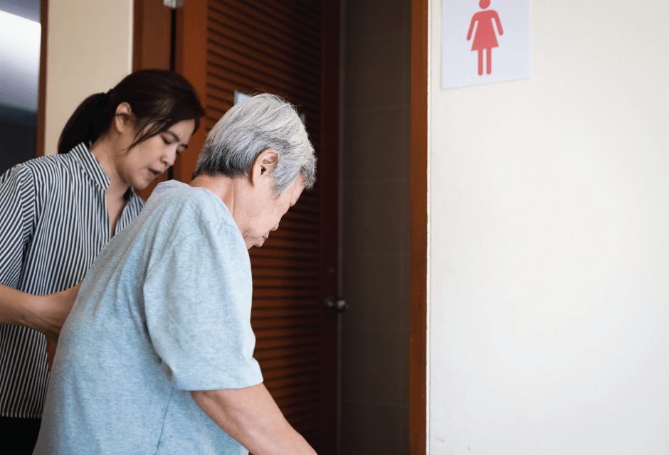 نکات مهم دستشویی بردن سالمندان