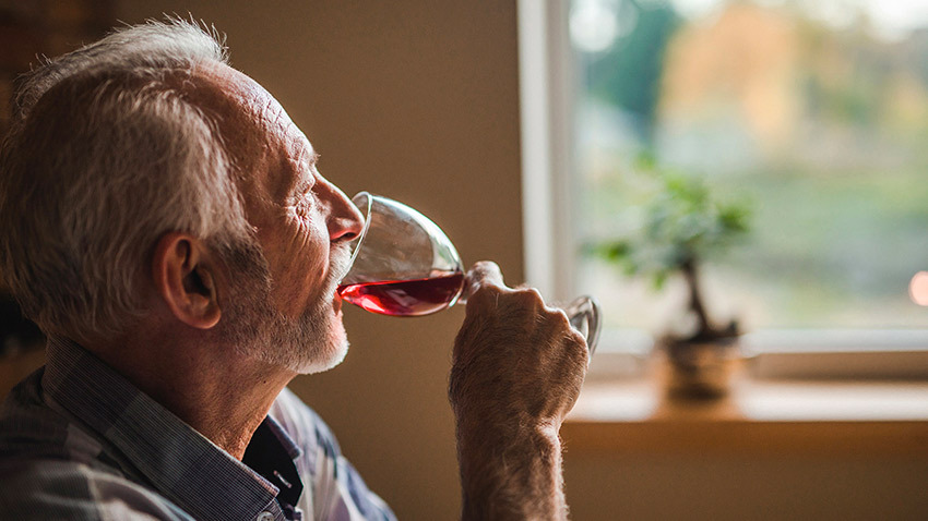 عوارض مصرف الکل در سالمندان