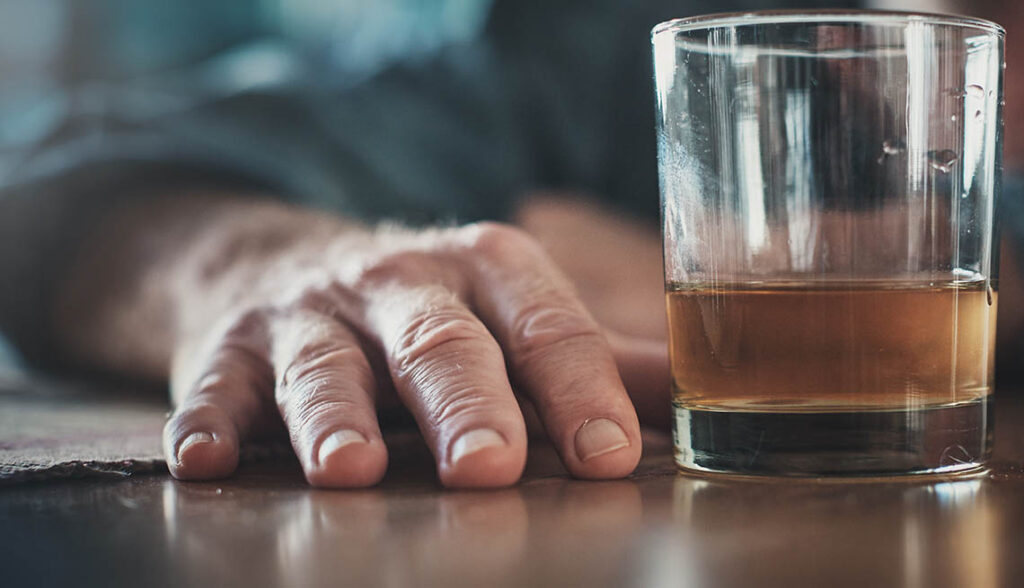 عوارض مصرف الکل در سالمندان