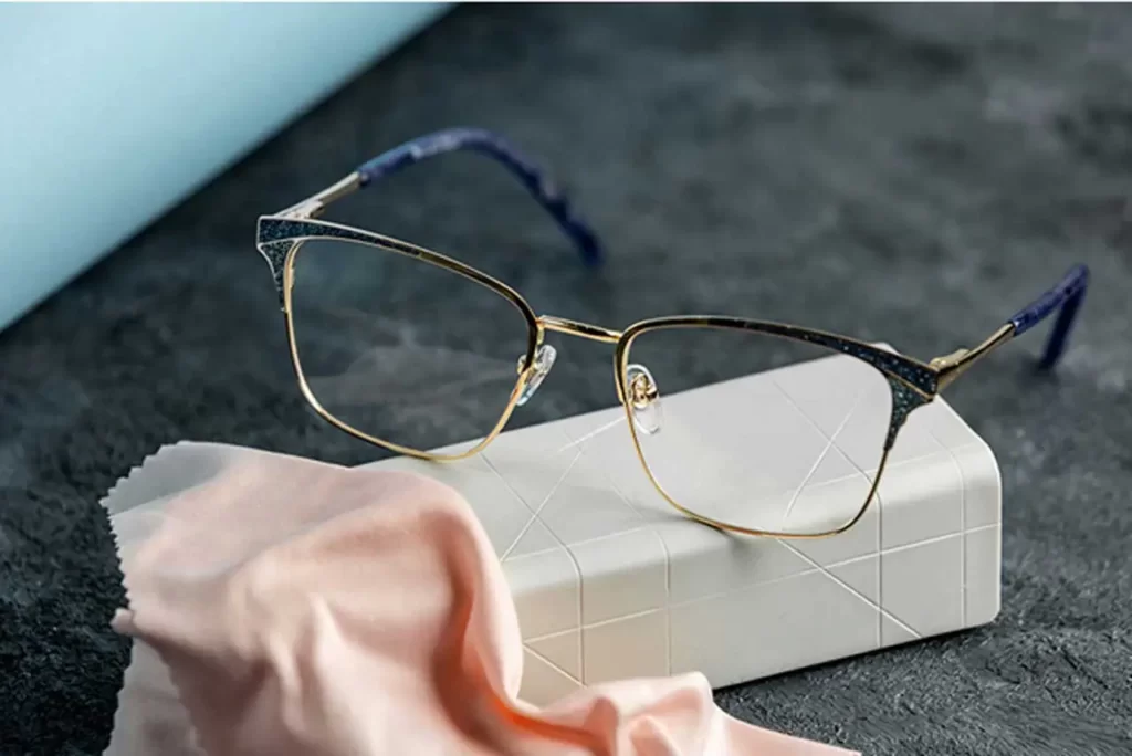 راهنمای خرید عینک برای سالمندان