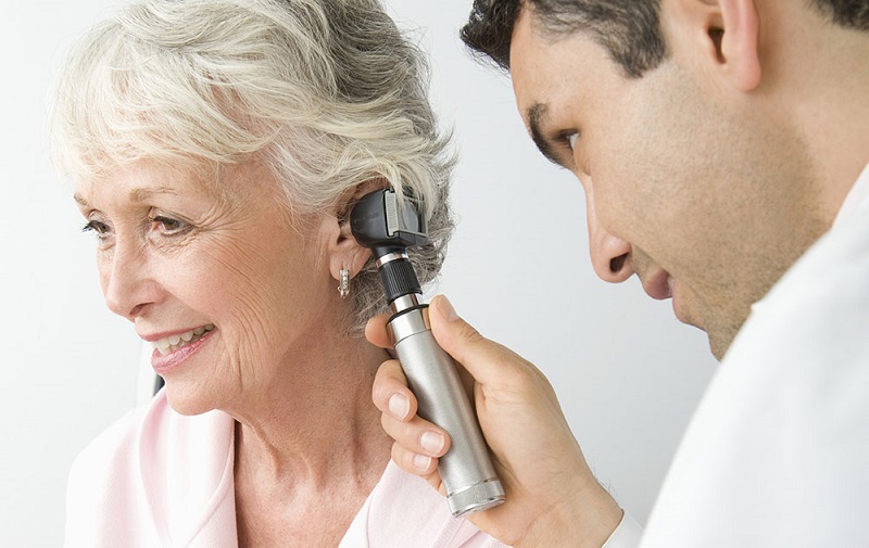 بینایی و شنوایی سالمندان : اهمیت شنوایی سنجی و بینایی سنجی سالمندان
