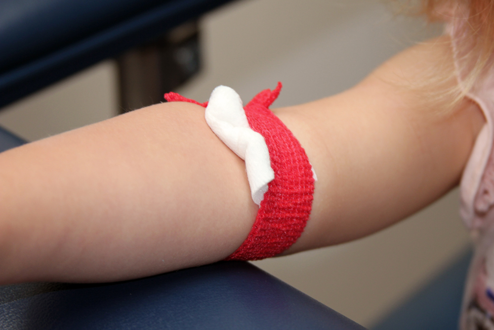 نحوه آماده کردن کودکان برای آزمایش خون 