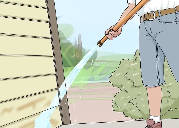 استخدام نظافتچی منزل برای تمیز کردن قسمت های بیرونی خانه