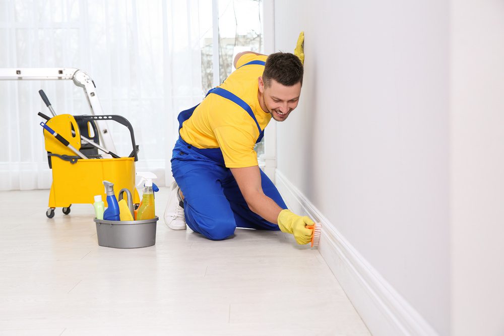 استخدام نظافتچی منزل بعد از تعمیر خانه