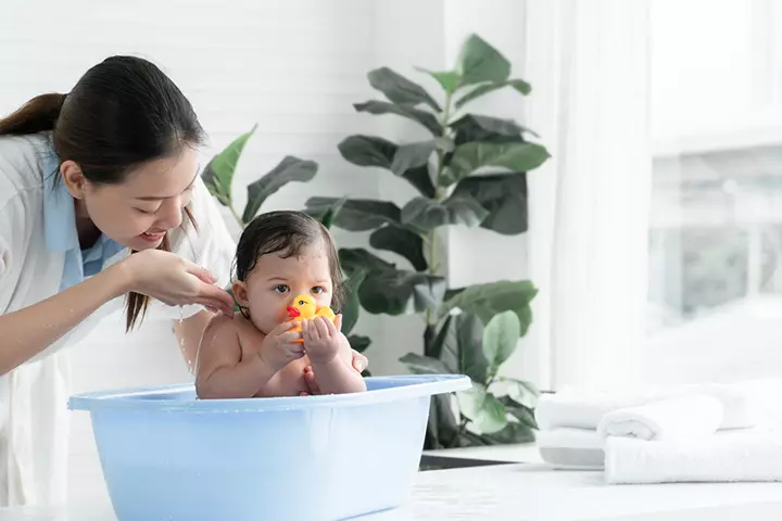 هر چند وقت یکبار موهای کودکمان را باید بشوییم؟