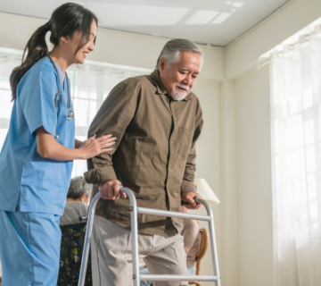 انتخاب پرستار سالمند